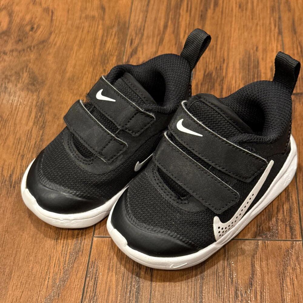 New Nike Toddler Omni Multi-Court (TD) Sneakers Slip-On Black Size 4c - Picture 2 of 6